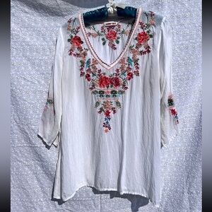 Johnny Was white floral embroidered tunic top small